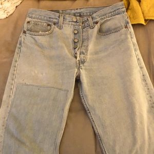 VINTAGE DISTRESSED AND PATCHED LEVI 501’s